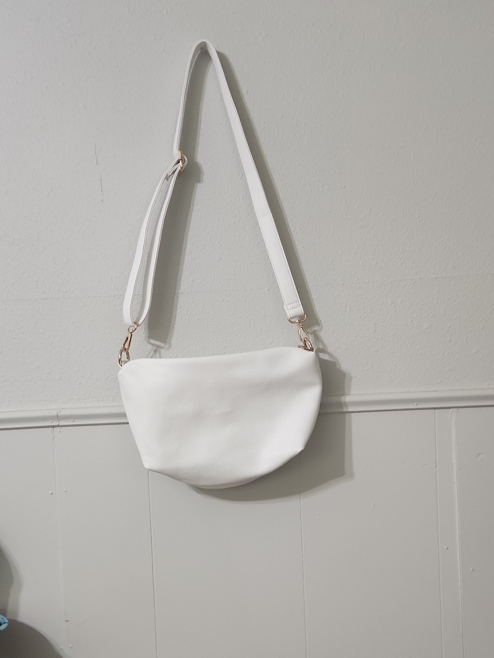 Source Unknown White Crossbody Bag with Gold Hardware